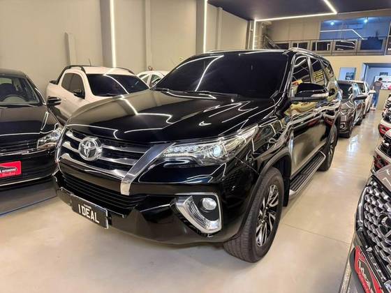 TOYOTA HILUX 2.8 SRX 4X4 CD 16V DIESEL 4P AUTOMÁTICO